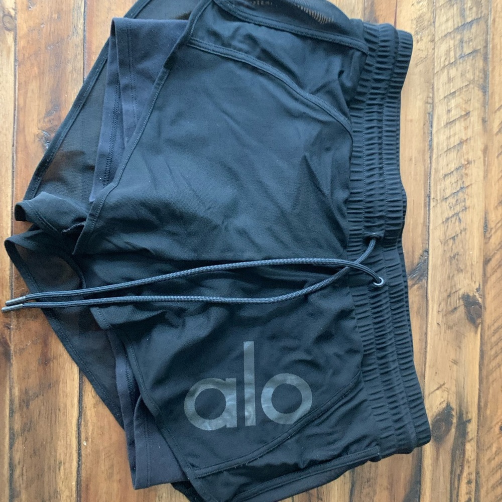 Alo Yoga mesh shorts - size small